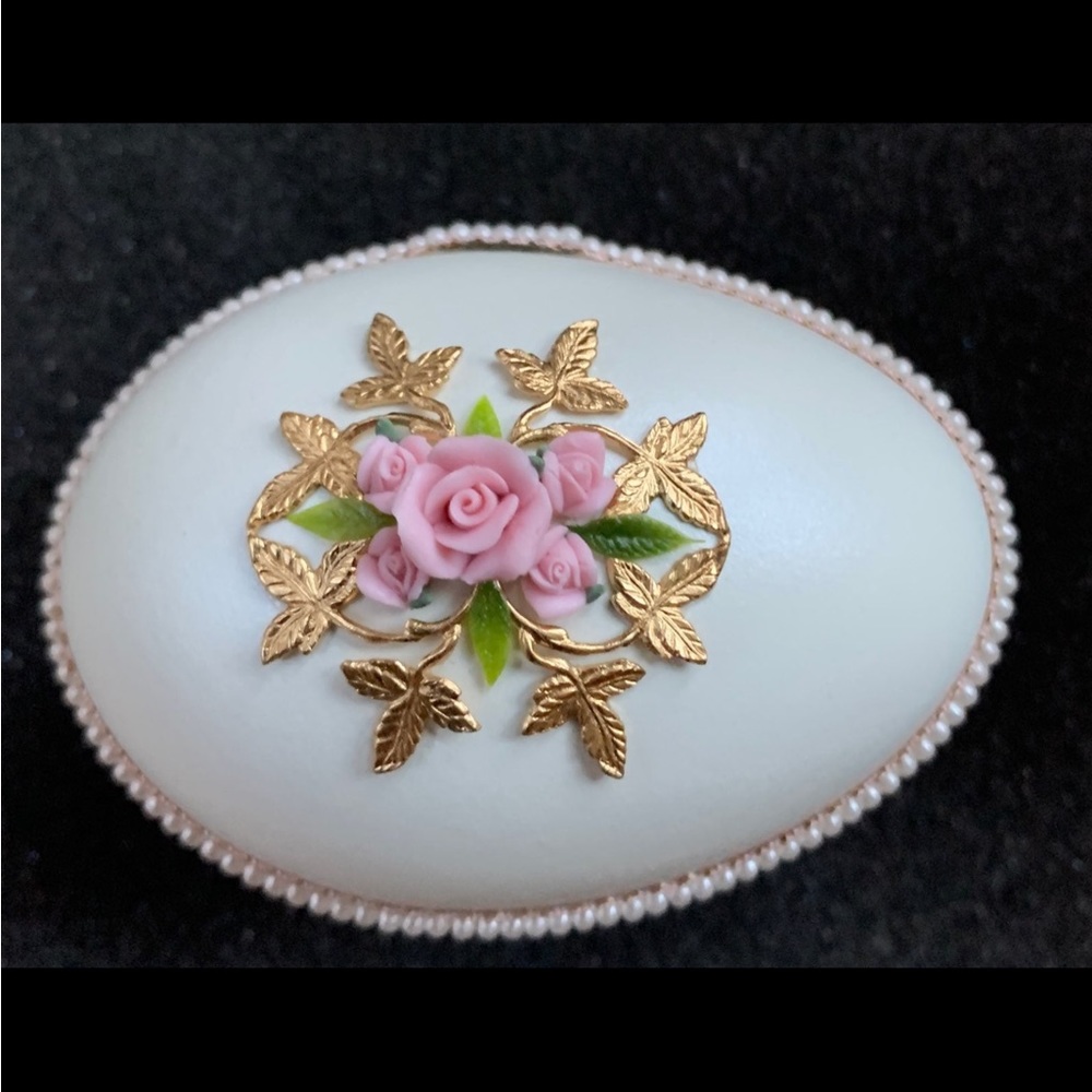 Dynasty Eggspression Vintage Collectable, rare and elegant